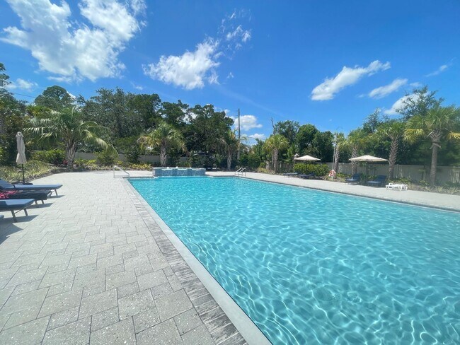 Building Photo - Charming 2-Bed, 2 and half-Bath Townhouse ...