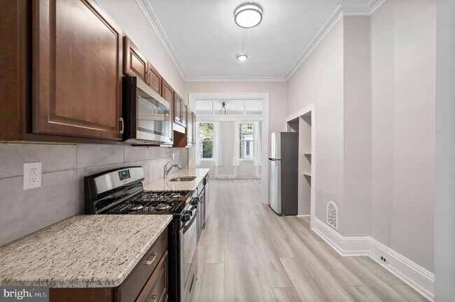 Building Photo - 2304 Catharine St