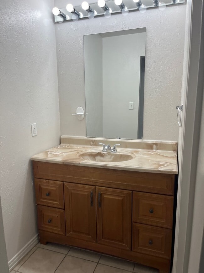 Building Photo - The Villas at Gage Pointe