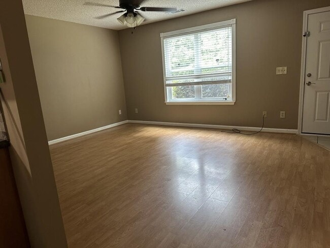 Building Photo - 4084 Hidden Hollow Dr