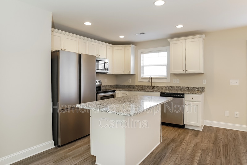 Building Photo - 304 Beaumont Cir