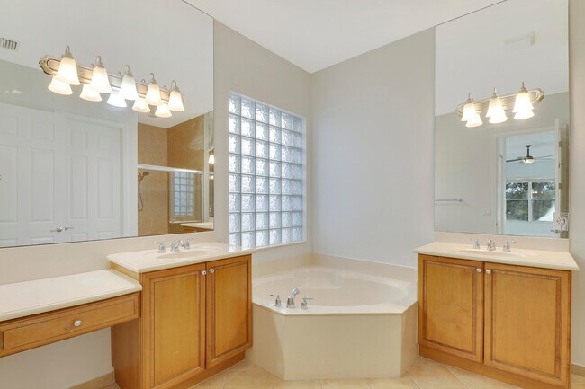 Building Photo - 11351 Majestic Acres Terrace