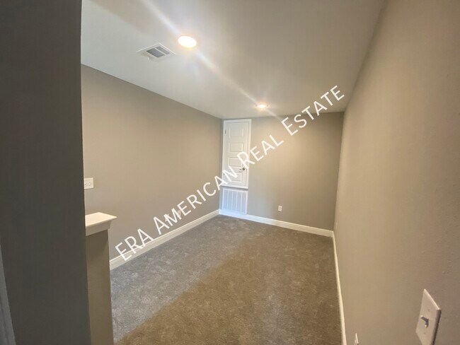 Building Photo - 953 Skylark Rd