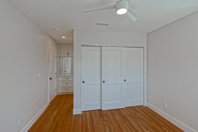 Building Photo - Completely Remodeled, Bright & Airy 3BR2BA...