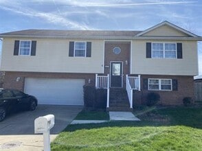 Building Photo - Lovely 4 Bedroom 3 Bath home in Hurricane WV