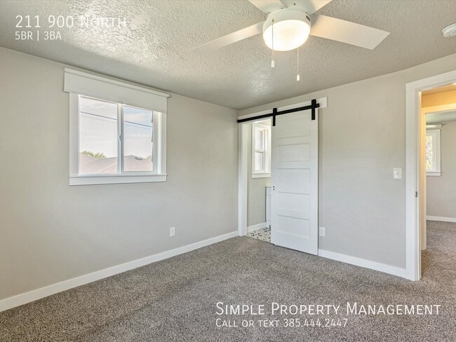 Building Photo - 211 900 N