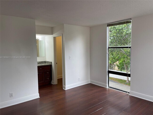 Building Photo - 2961 SW 87th Ave