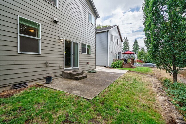 Building Photo - $500 Move In Special  4 Bedroom 2.5 Bath New Carpet and Fresh Paint