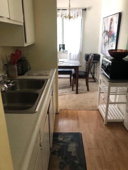 Building Photo - 229 Collingwood Dr