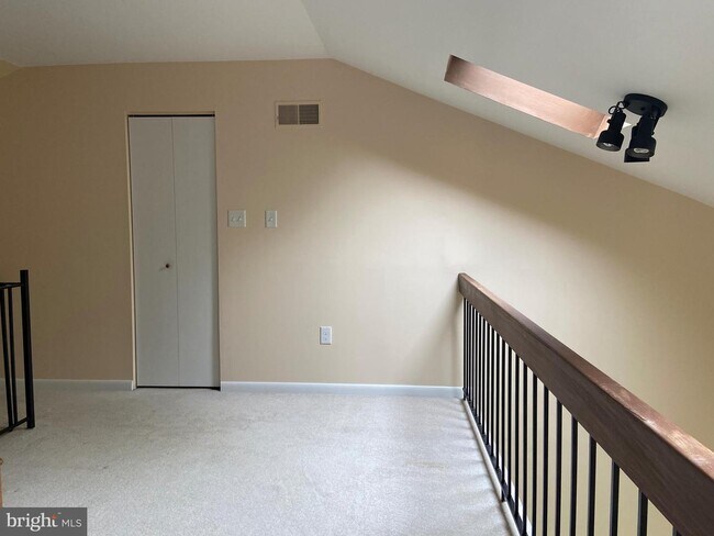 Building Photo - 232 Valley Stream Ln