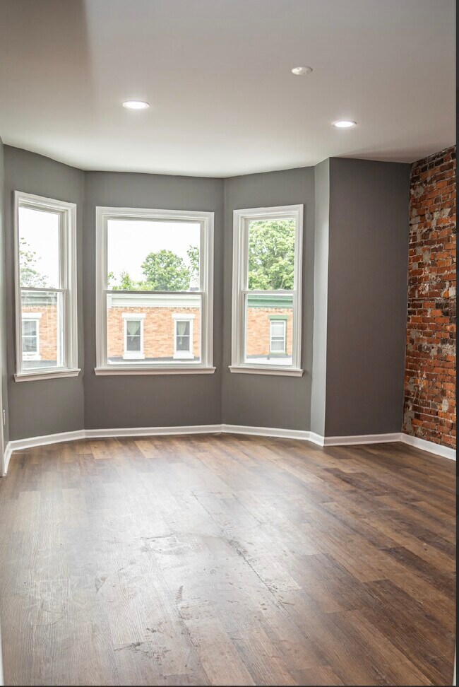 Building Photo - 5234 Walton Ave