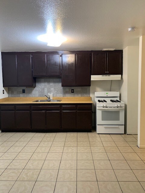 Building Photo - 220 N Hagar St