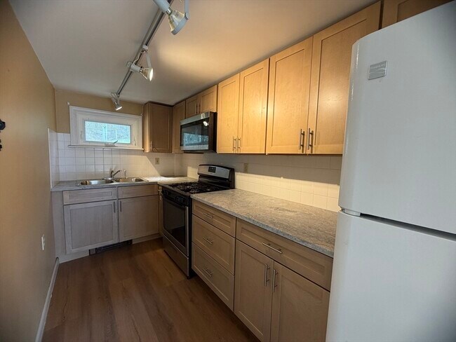 Building Photo - 79 N Main St