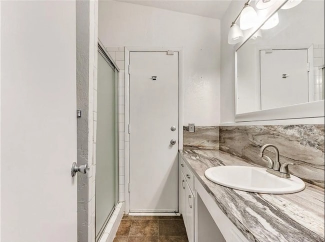 Building Photo - Chic 3-Bed 2-bath in Oklahoma City