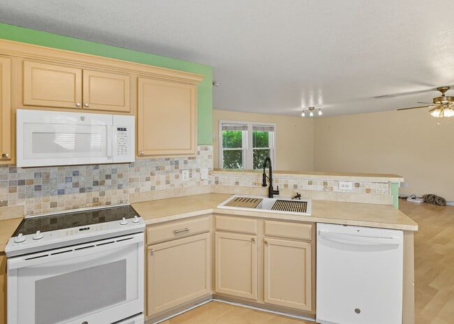 Building Photo - Incredible value with a **washer, dryer, refrigerator, shed, and a covered backyard with a dog run!