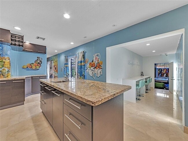 Building Photo - 851 N 11th Ave