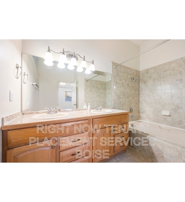 Building Photo - 1760 Woodbridge Ln