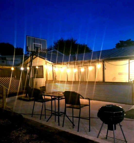 Building Photo - 5311 Costa Mesa St