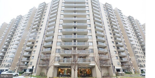Building Photo - 205 Yoakum Pkwy