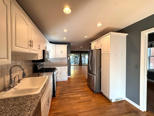 Building Photo - 37 Homer Ave