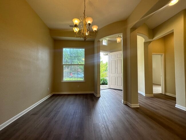 Building Photo - Beautiful, newly remodeled home in Fair Oaks!