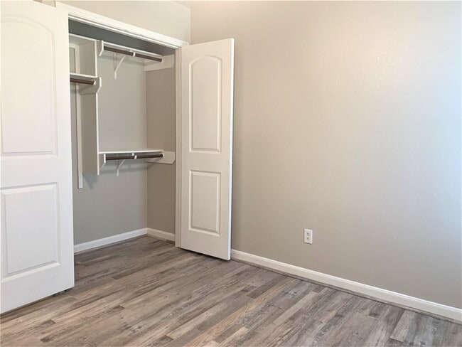 Building Photo - 807 Cobble Gate Dr