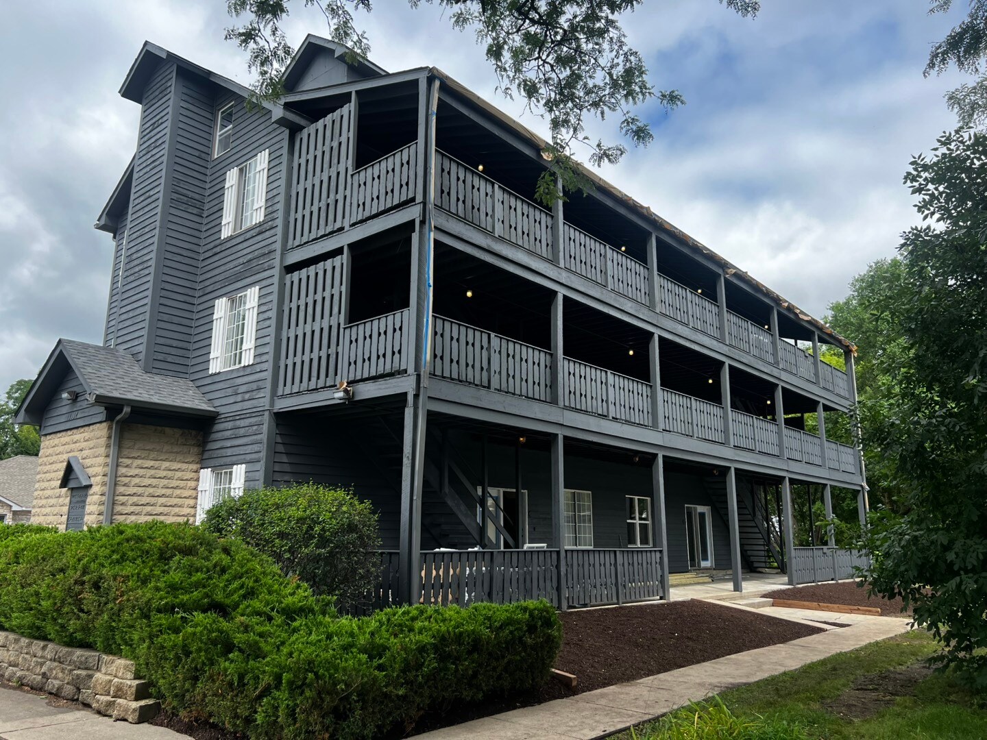 Building Photo - 10102 Main St