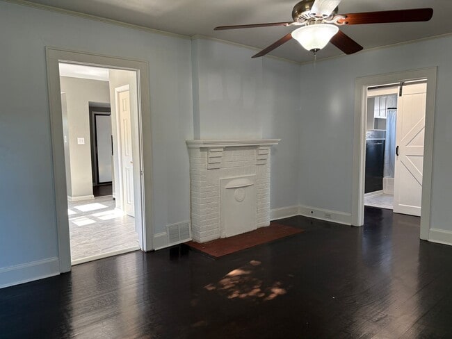 Building Photo - 4 Bedroom, 1 Bathroom House in Walkertown!