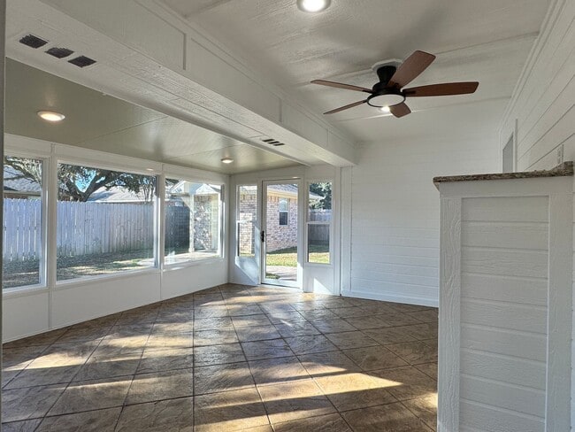 Building Photo - 11281 Grand Slam Dr