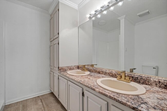 Building Photo - For Rent: Charming 3 Bed / 2 Bath Home with all the Cozy Vibes!