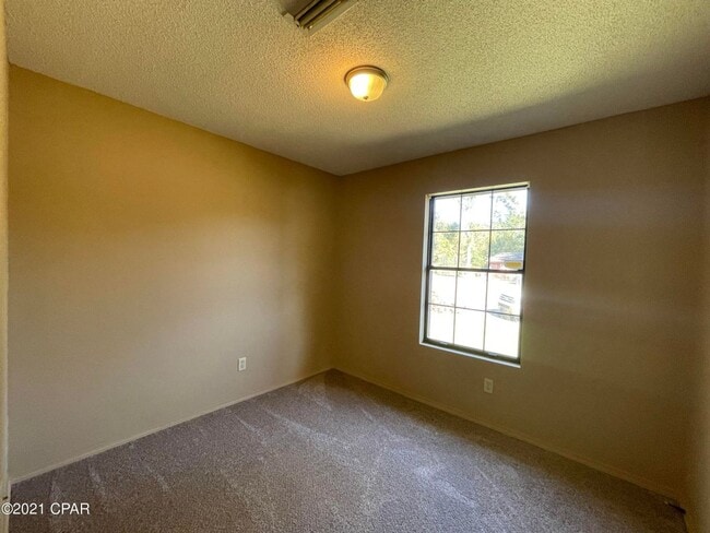 Building Photo - Spacious 3/1 Brick Home in a Low-Traffic cul-de-sac on the West end of Marianna