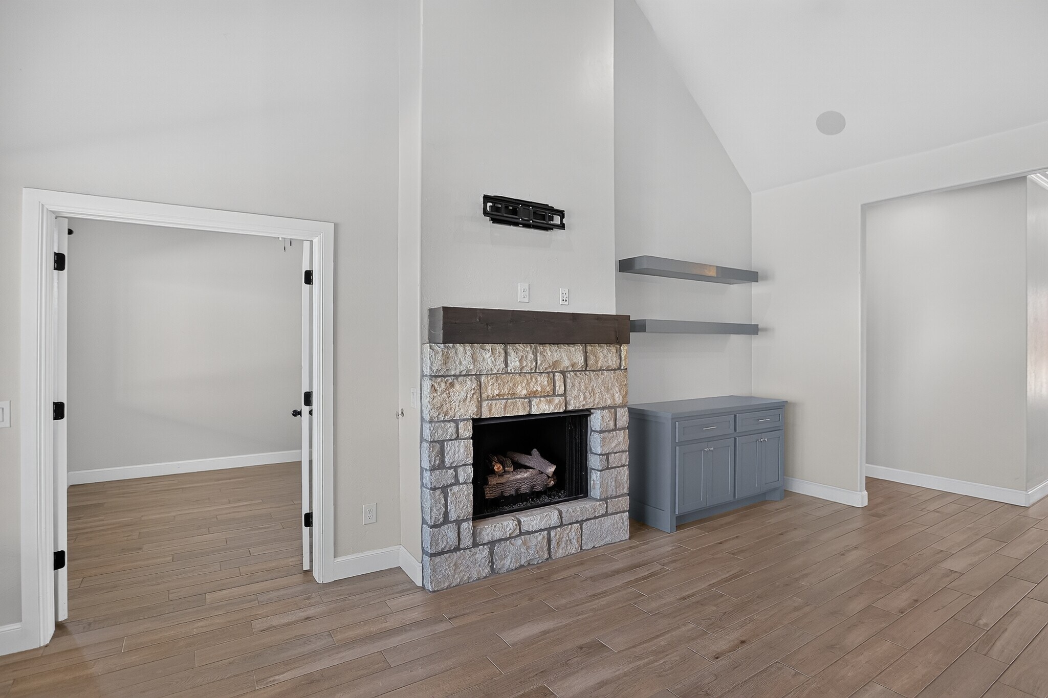 Building Photo - 709 Timber Trl