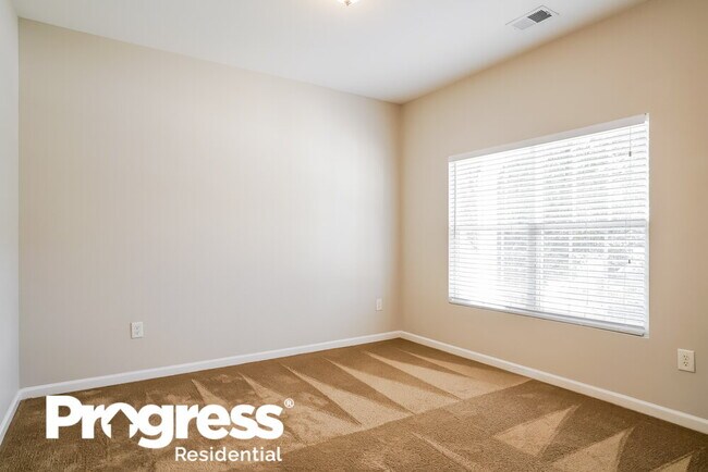 Building Photo - 706 Calavaras Ln