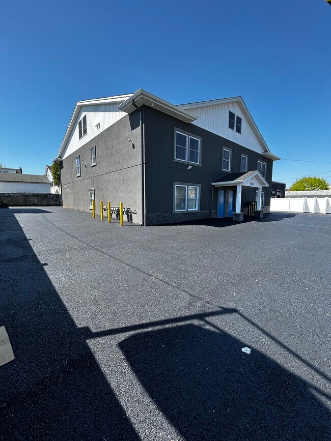 Building Photo - 948 Paterson Ave