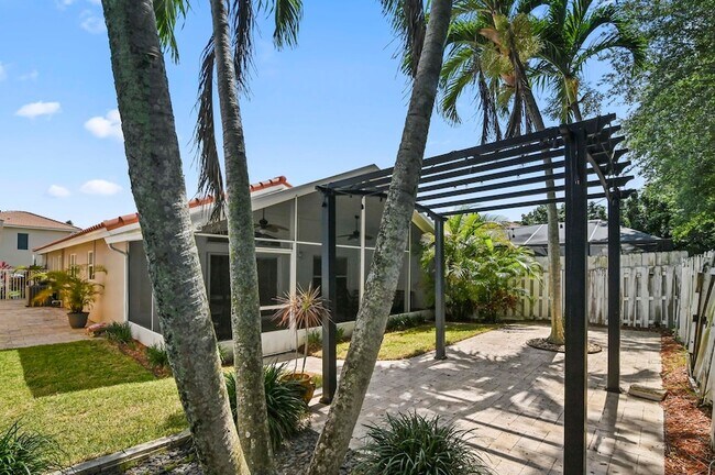 Building Photo - 5690 Green Island Dr