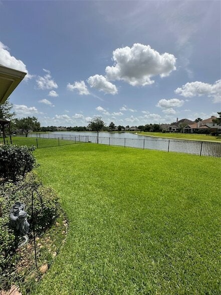 Building Photo - 3002 E Lake Falls Cir