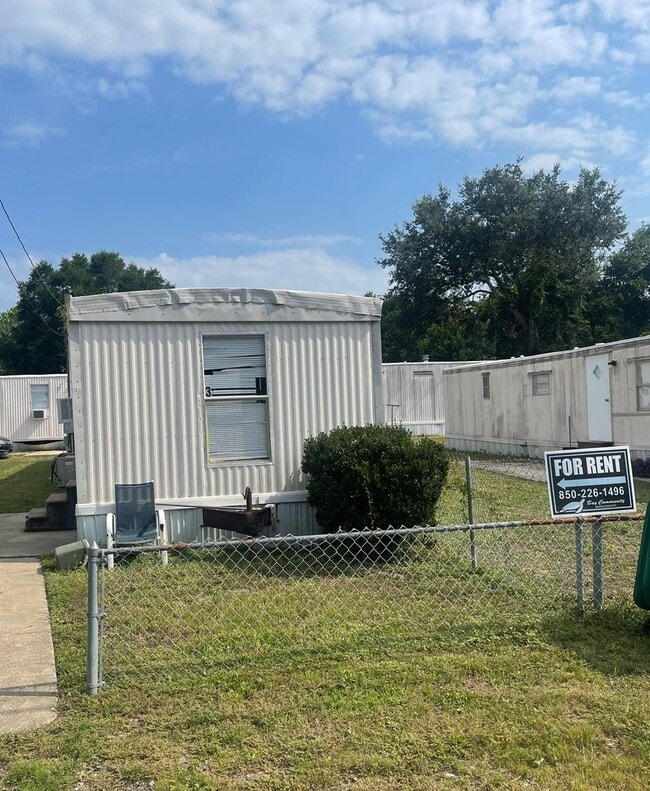 Building Photo - GREAT LOCATION! 2-Bedroom/ 1-Bath