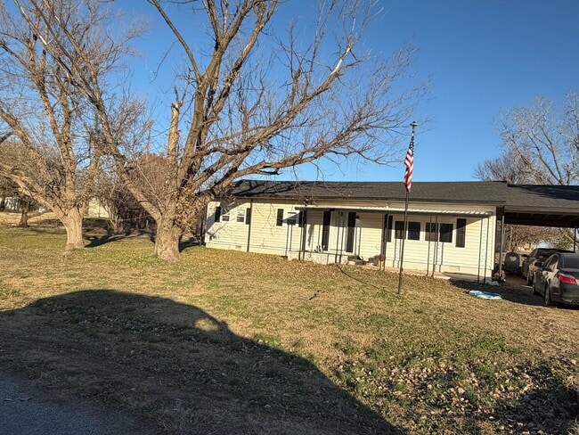 Building Photo - 602 E Ponca St