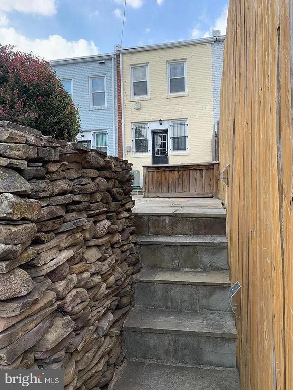 Building Photo - 1819 L St NE