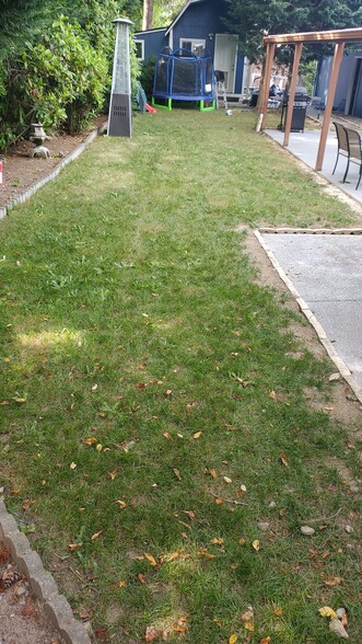 Shared Yard - 1624 Jones Ave NE