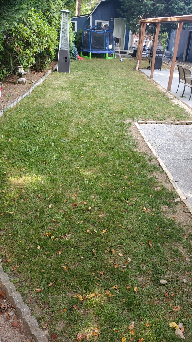 Shared Yard - 1624 Jones Ave NE