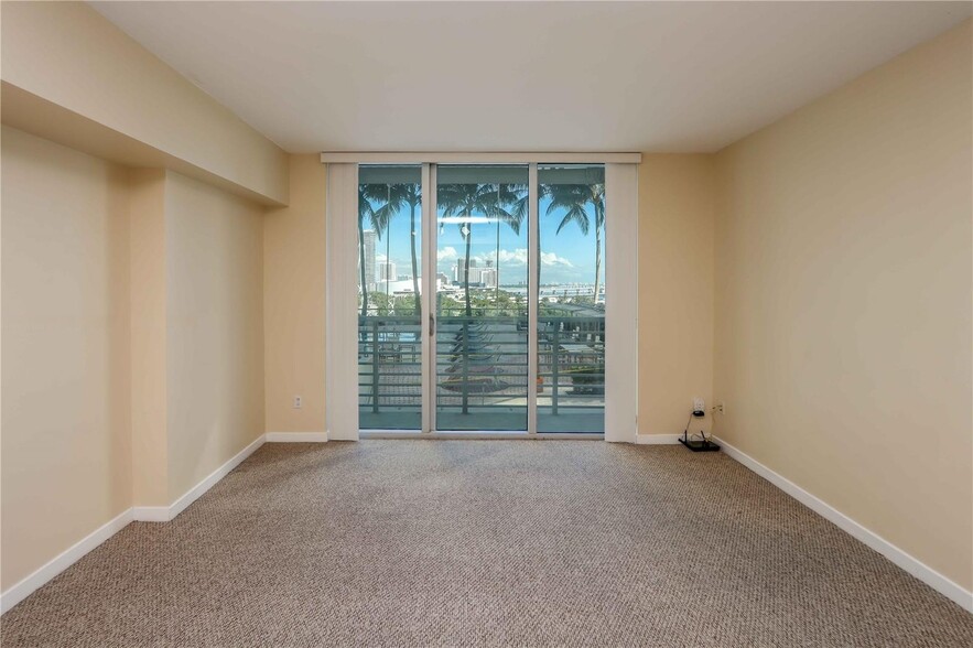 Primary Photo - 325 S Biscayne Blvd