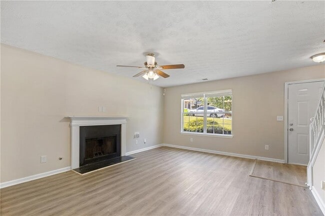 Building Photo - 3228 Diamond Blf