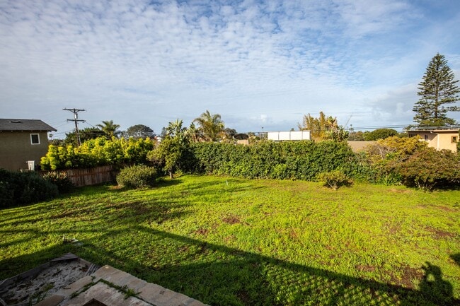 Building Photo - 1090 Devonshire Dr