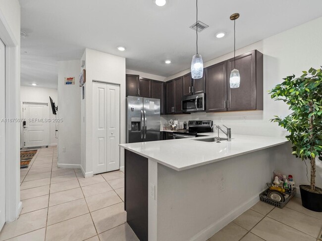 Building Photo - 1108 SE 26th Ter