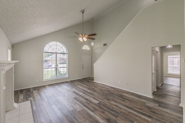 Building Photo - Coming Soon! 2 Story, 3 Bedroom Home in Be...