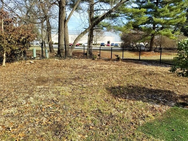 Building Photo - FRESH Paint!  Sprawling, Hurstbourne Ranch with Basement!  3 Bedrooms, 3 Full Baths, Hardwood Flo...