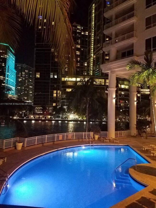 Building Photo - 801 Brickell Key Blvd
