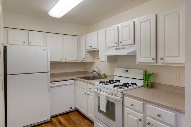 Building Photo - eaves Peabody