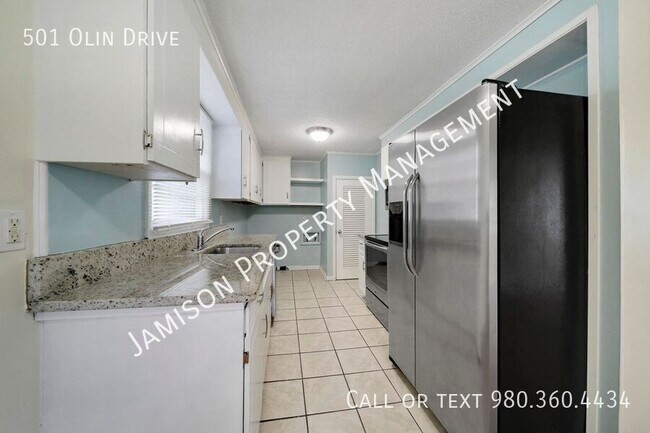 Building Photo - 501 Olin Dr